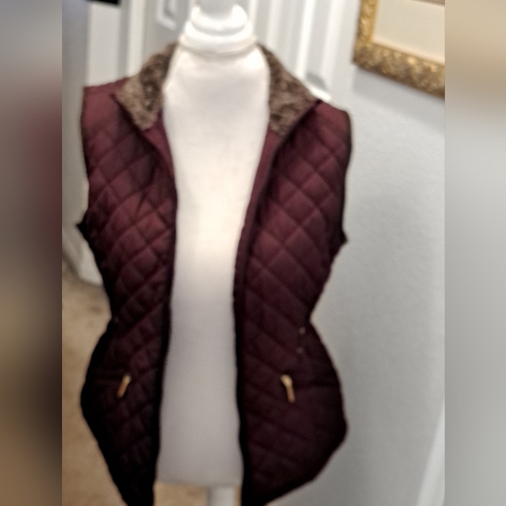 Weatherproof Quilted Zip Up Maroon Vest         Size S